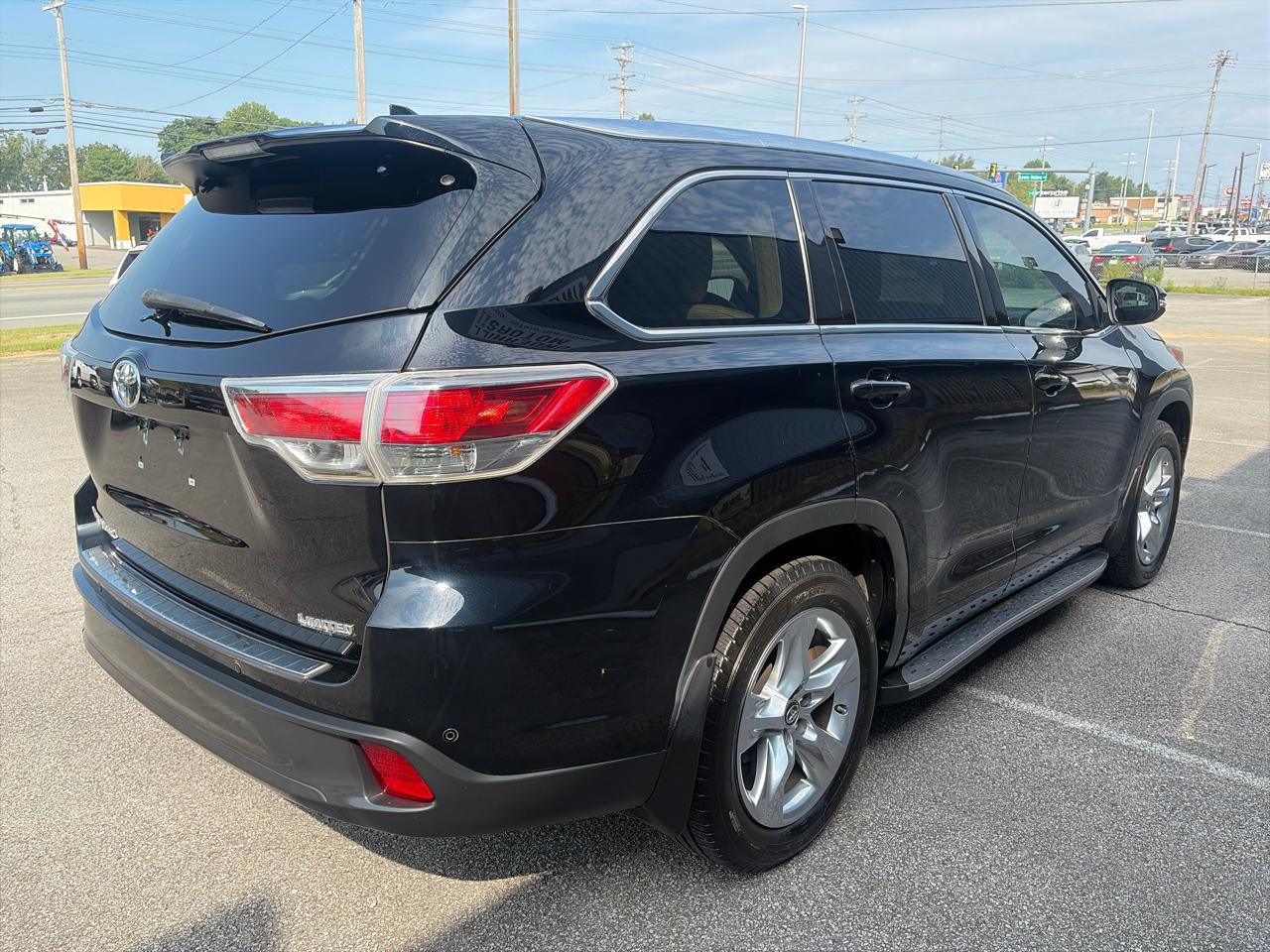 Toyota Highlander Limited FWD V6 2016