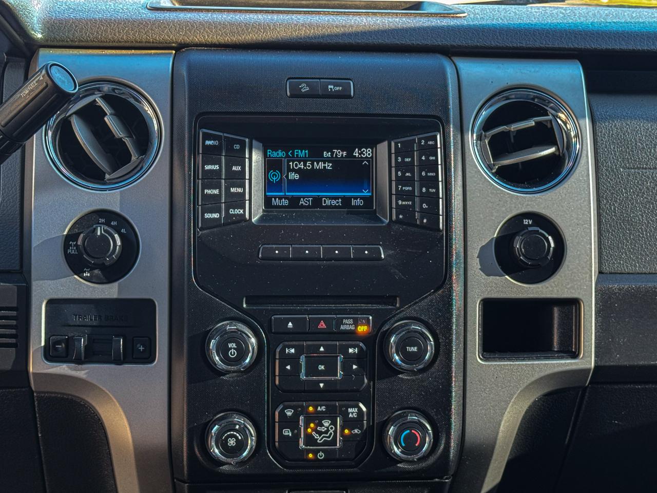 Ford F-150 4WD Reg Cab 145" XLT 2014