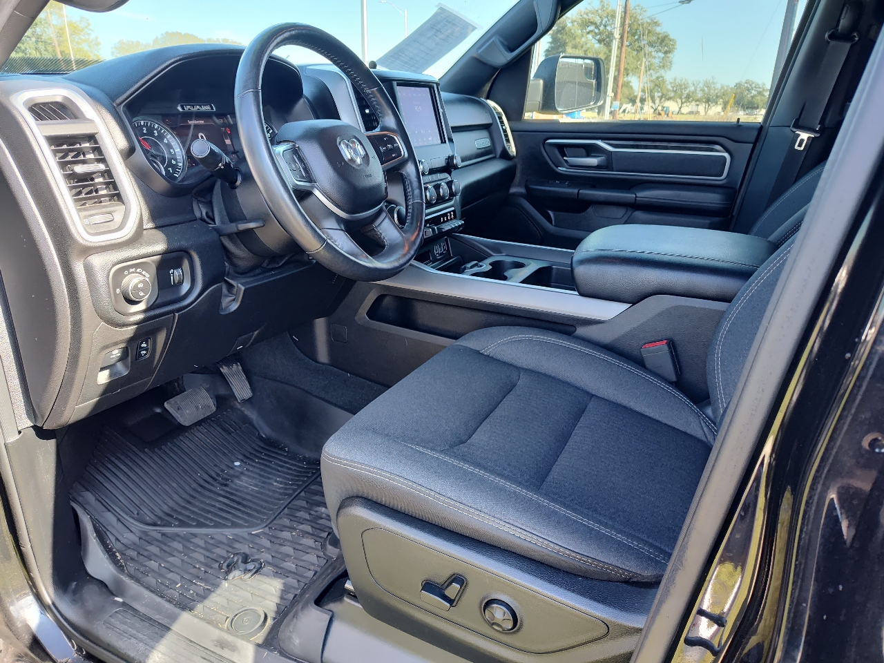 RAM 1500 Big Horn Crew Cab SWB 4WD 2020