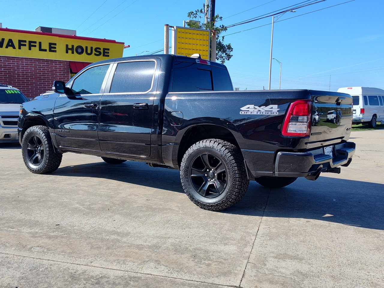 RAM 1500 Big Horn Crew Cab SWB 4WD 2020