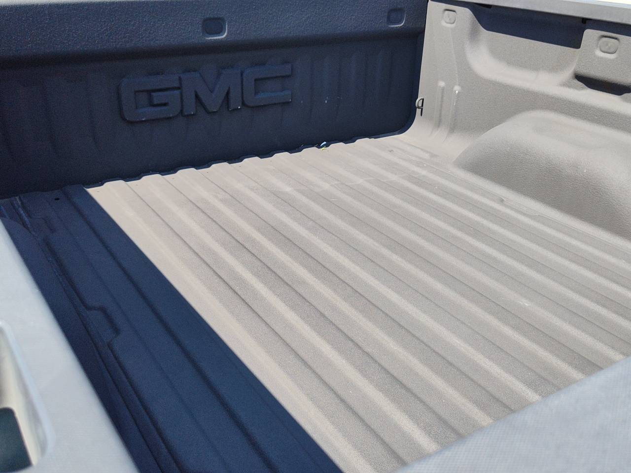 GMC Sierra 1500 SLT Crew Cab Long Box 4WD 2017 GMC Sierra 1500 SLT Crew Cab Long Box 4WD 2017