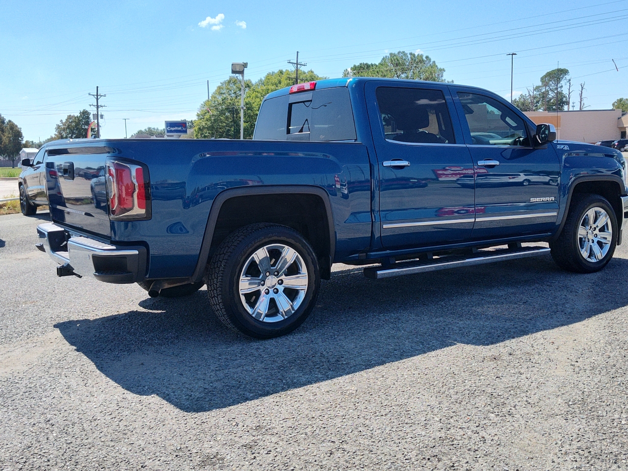 GMC Sierra 1500 SLT Crew Cab Long Box 4WD 2017 GMC Sierra 1500 SLT Crew Cab Long Box 4WD 2017