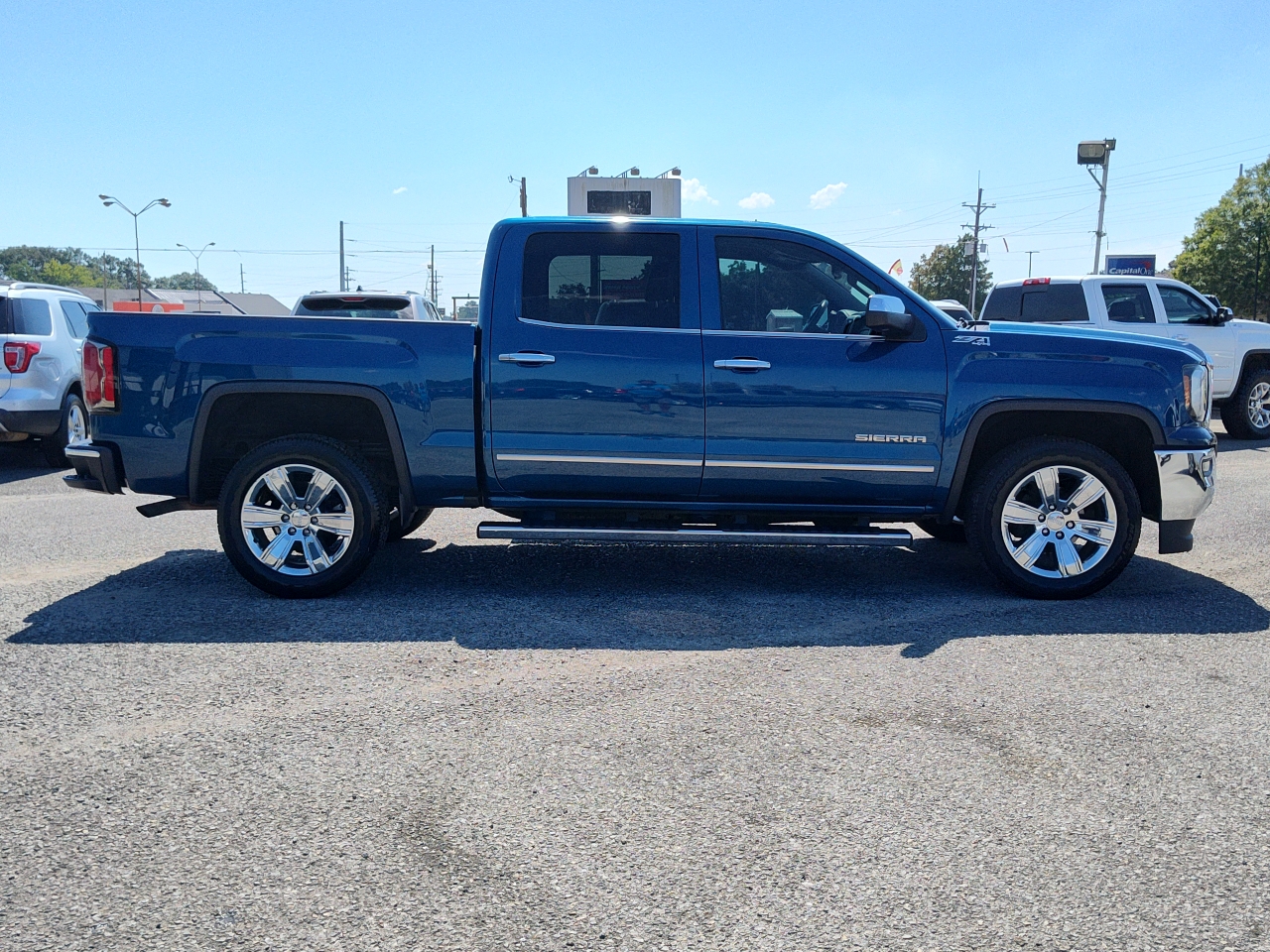 GMC Sierra 1500 SLT Crew Cab Long Box 4WD 2017 GMC Sierra 1500 SLT Crew Cab Long Box 4WD 2017