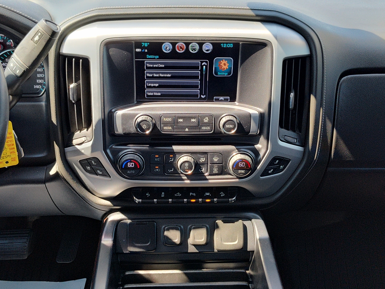 GMC Sierra 1500 SLT Crew Cab Long Box 4WD 2017 GMC Sierra 1500 SLT Crew Cab Long Box 4WD 2017