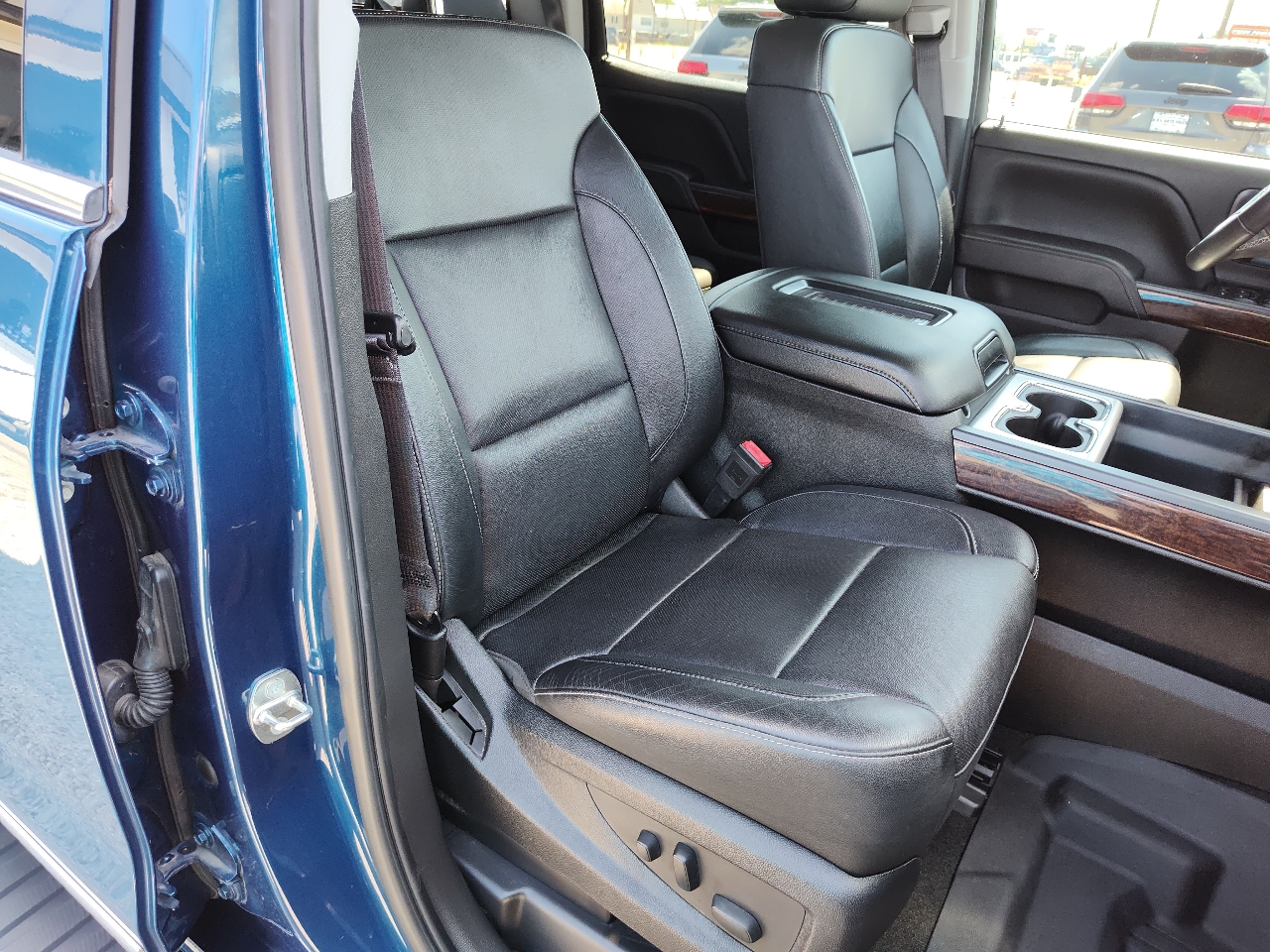 GMC Sierra 1500 SLT Crew Cab Long Box 4WD 2017 GMC Sierra 1500 SLT Crew Cab Long Box 4WD 2017