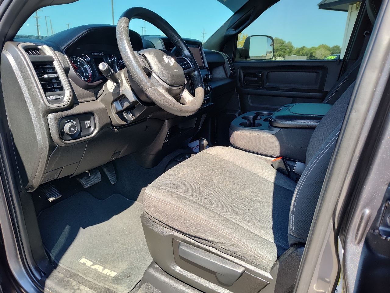 2022 Ram 2500 Tradesman photo 2