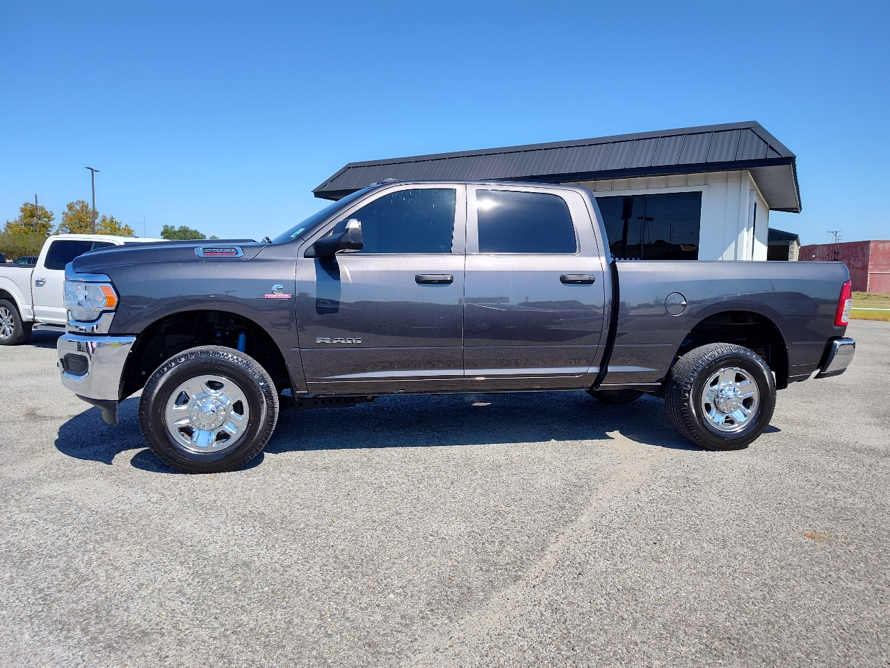 2022 Ram 2500 Tradesman photo 3