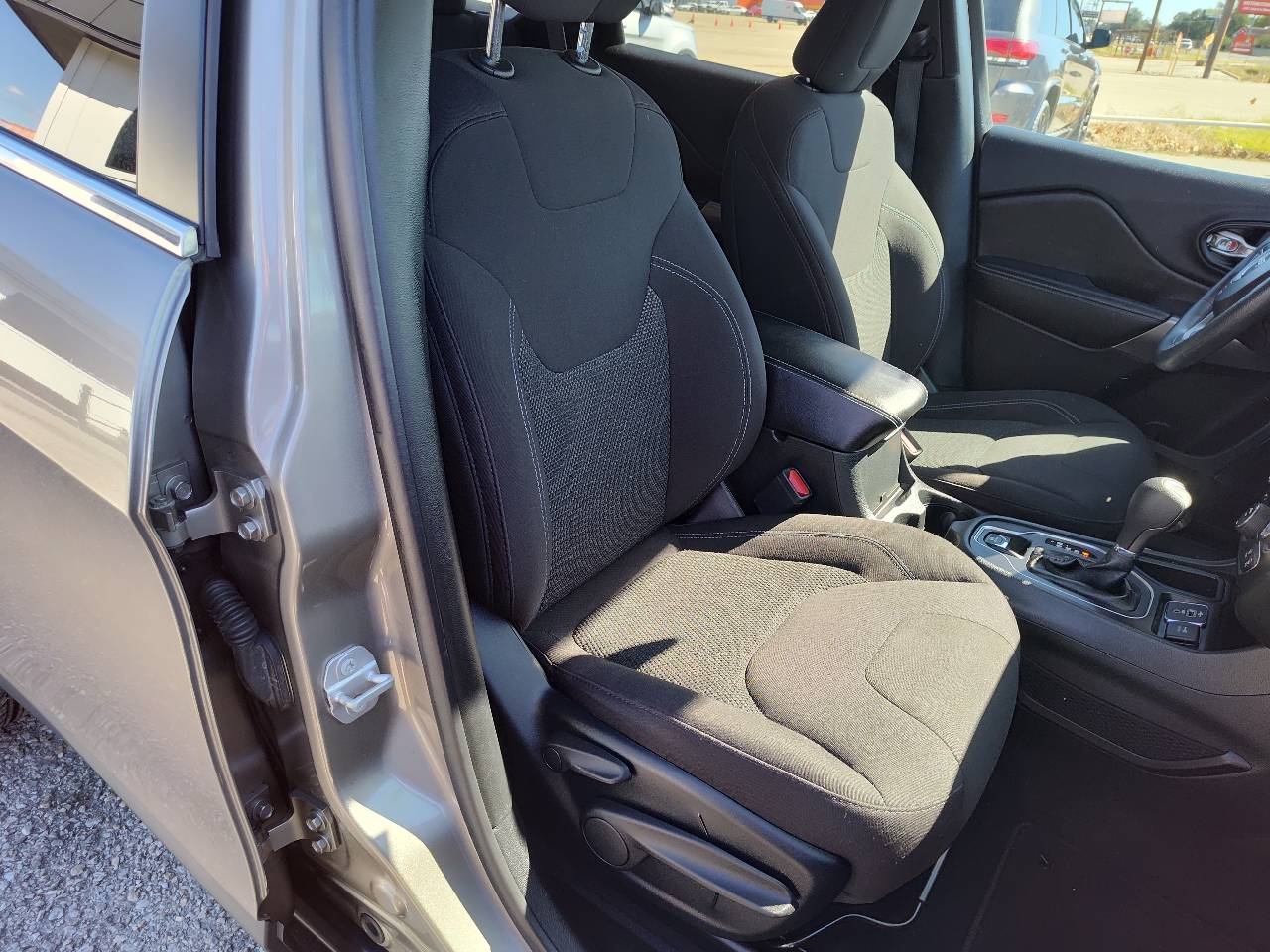 Jeep Cherokee Latitude FWD 2019 Jeep Cherokee Latitude FWD 2019