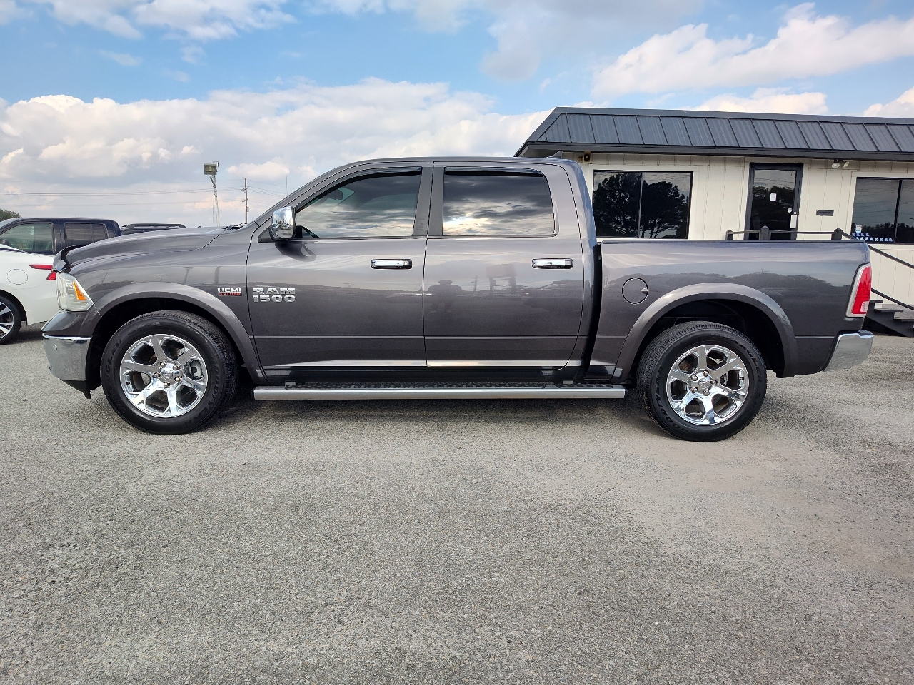 2018 Ram 1500 Laramie photo 3