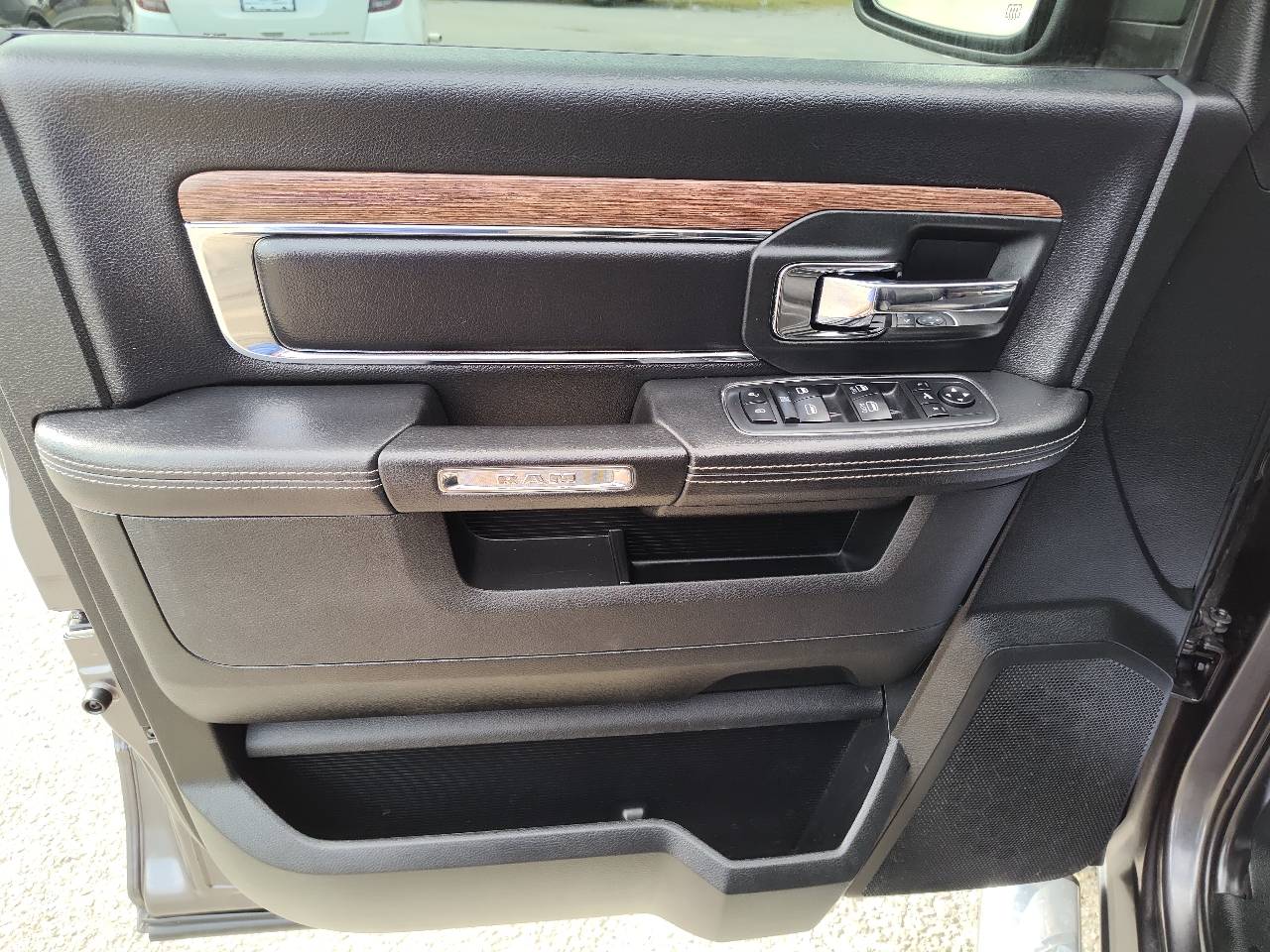 RAM 1500 Laramie 4x2 Crew Cab 5'7" Box 2018