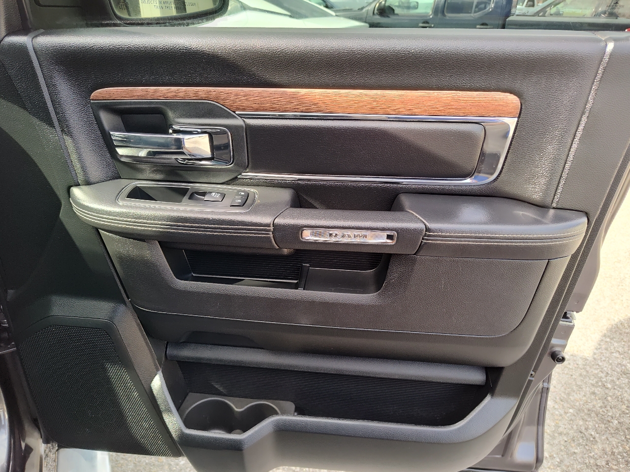 RAM 1500 Laramie 4x2 Crew Cab 5'7" Box 2018