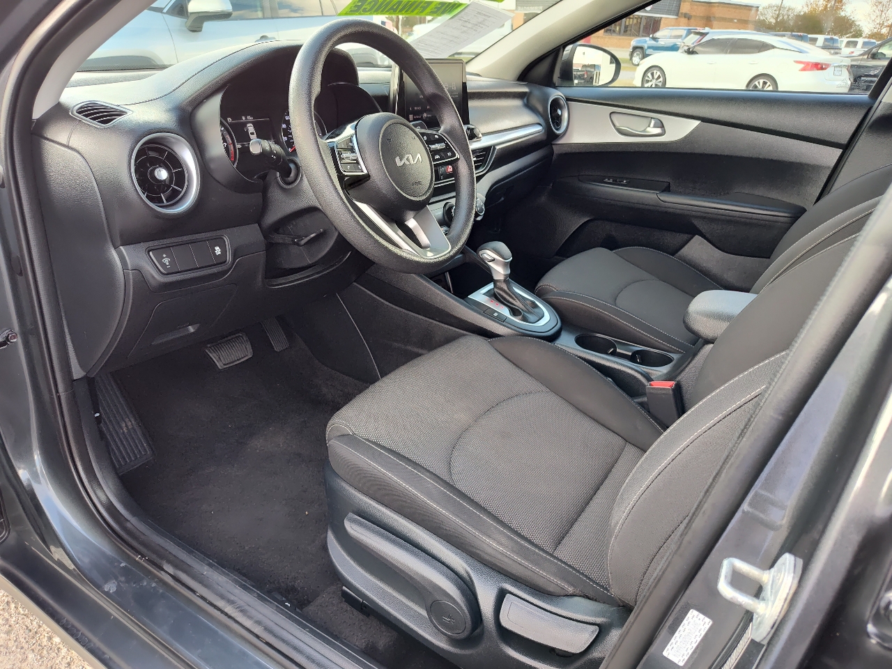 2024 Kia Forte LXS photo 2