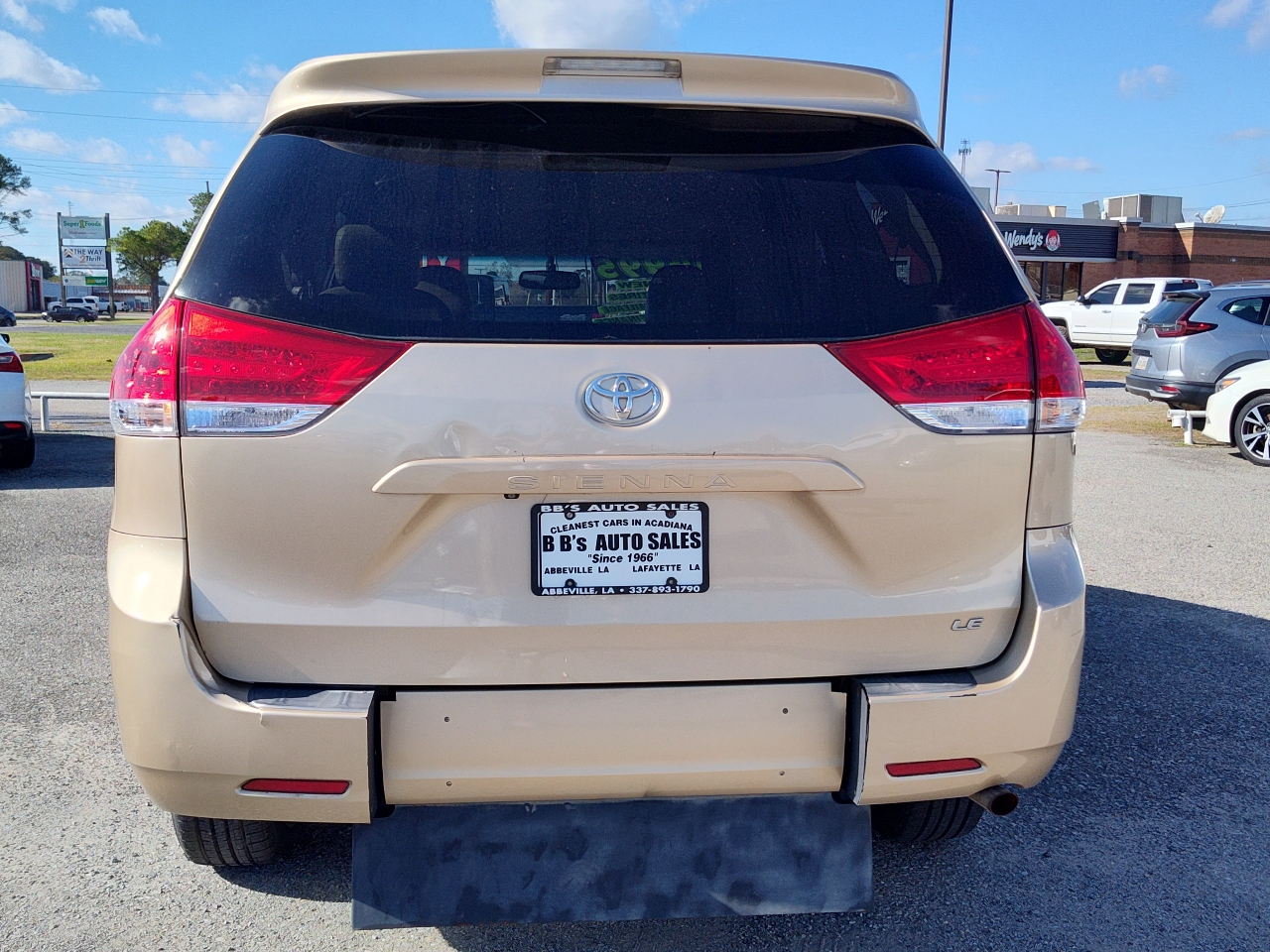 Toyota Sienna 5dr 7-Pass Van V6 LE FWD (Natl) 2011