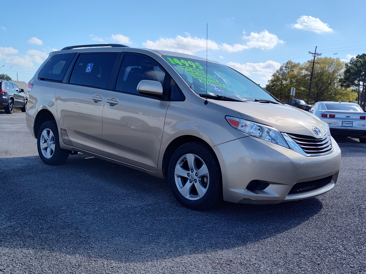 Toyota Sienna 5dr 7-Pass Van V6 LE FWD (Natl) 2011