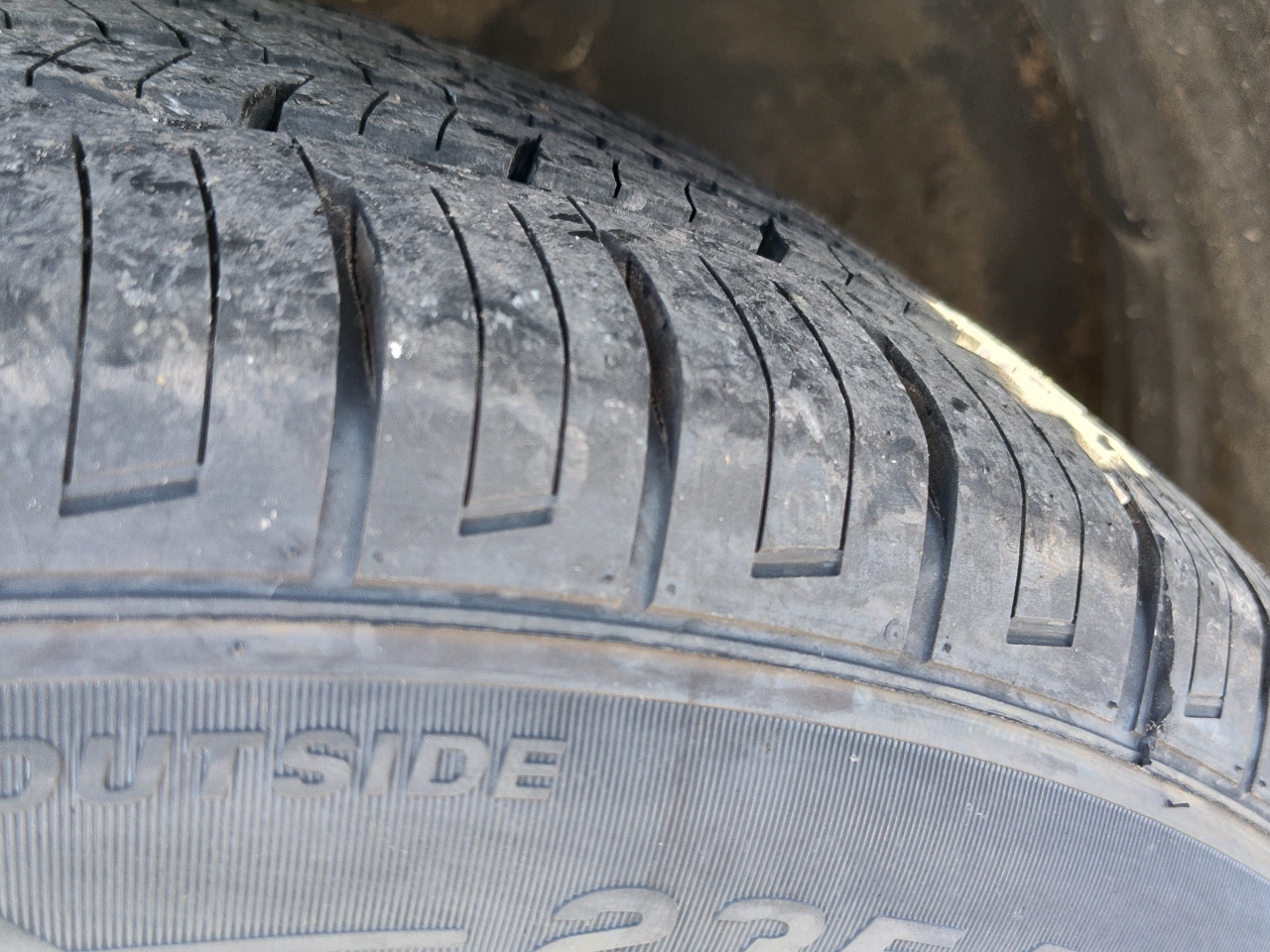 Toyota Sienna 5dr 7-Pass Van V6 LE FWD (Natl) 2011