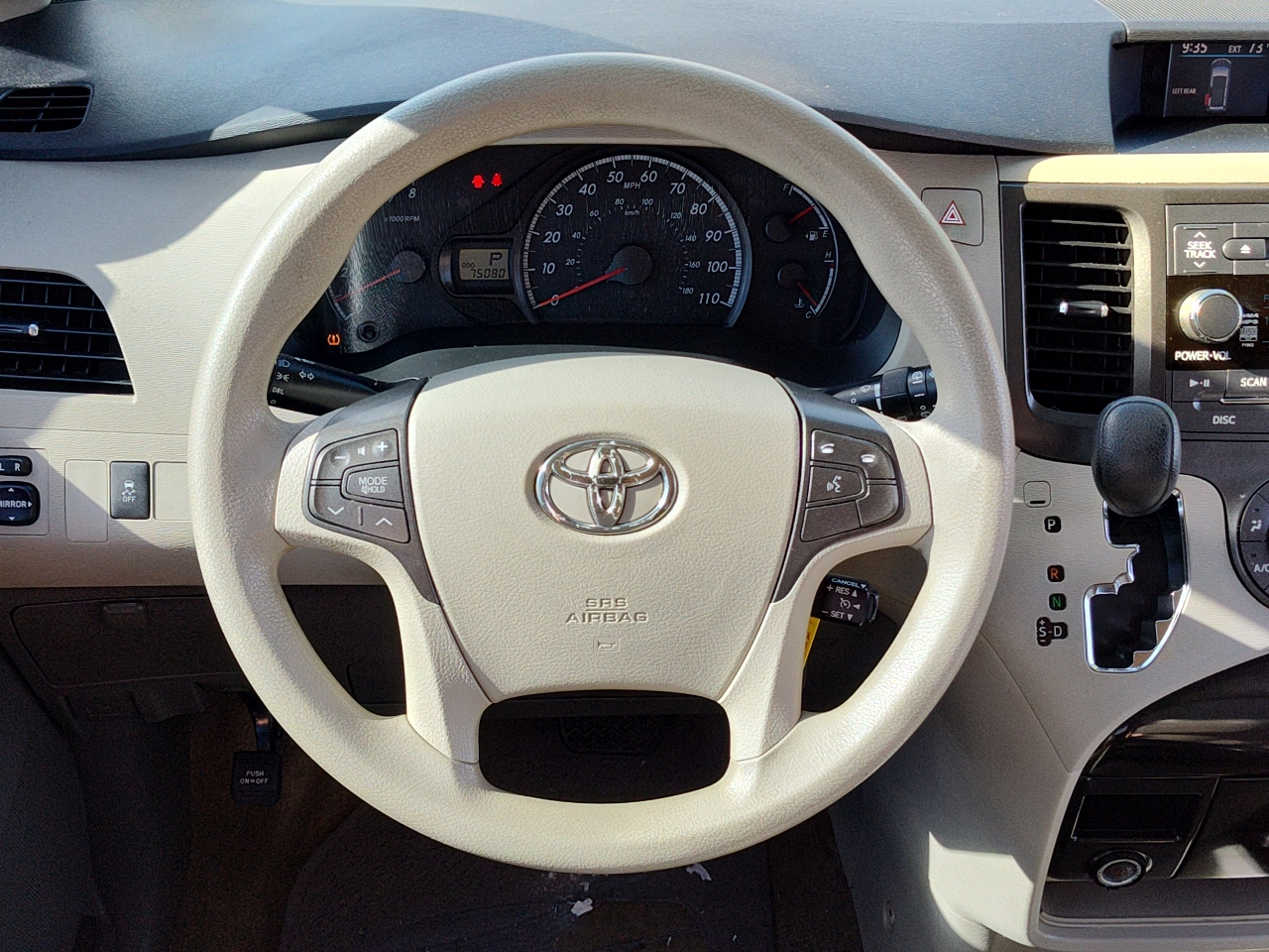 Toyota Sienna 5dr 7-Pass Van V6 LE FWD (Natl) 2011