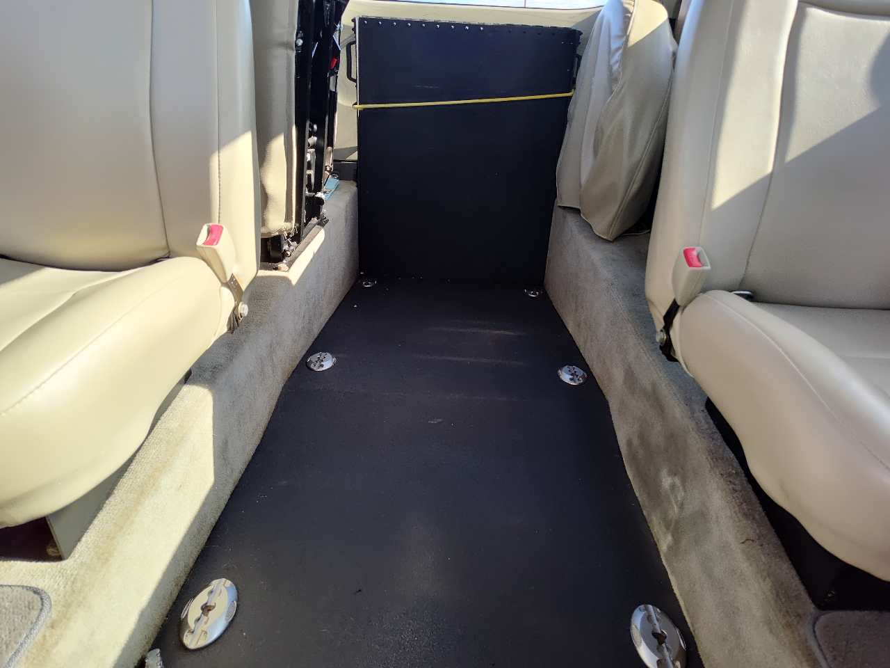 Toyota Sienna 5dr 7-Pass Van V6 LE FWD (Natl) 2011