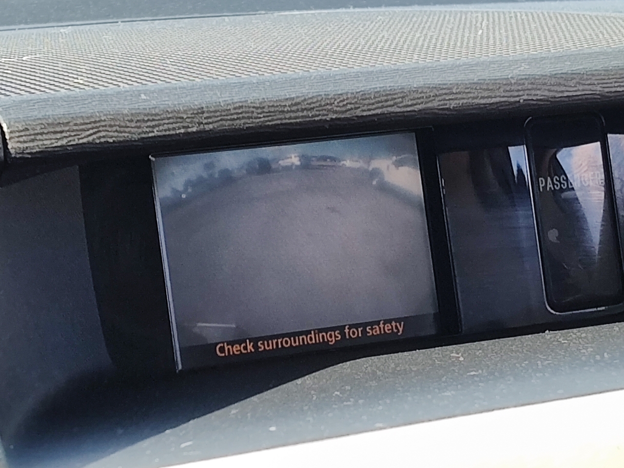 Toyota Sienna 5dr 7-Pass Van V6 LE FWD (Natl) 2011