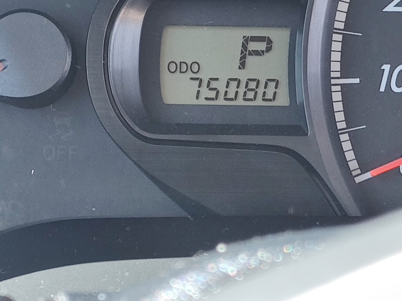 Toyota Sienna 5dr 7-Pass Van V6 LE FWD (Natl) 2011