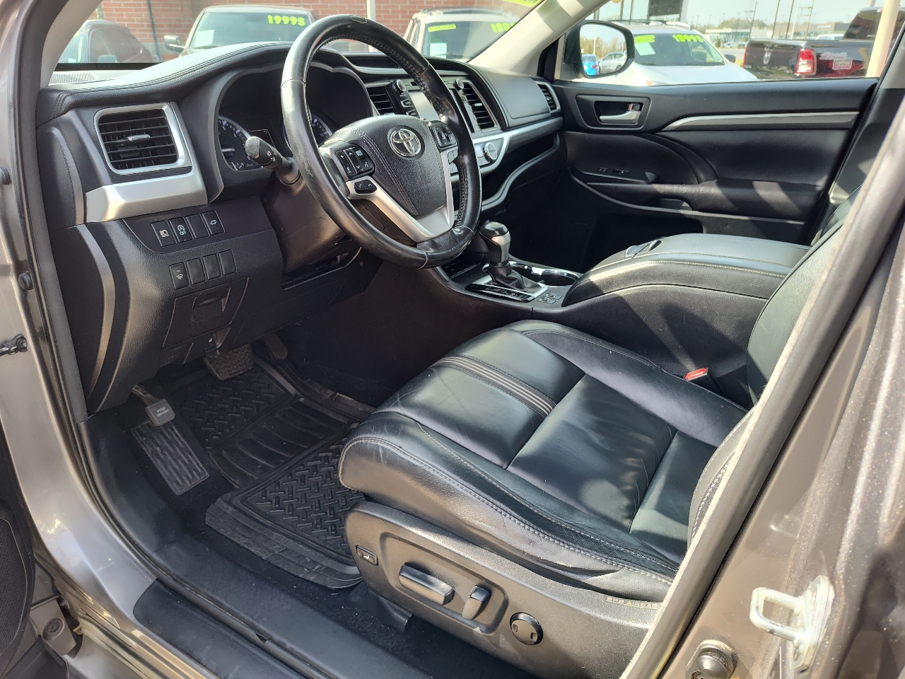 Toyota Highlander SE FWD V6 2017