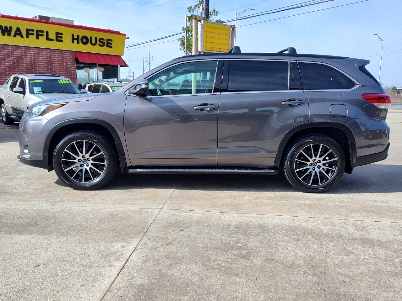 Toyota Highlander SE FWD V6 2017