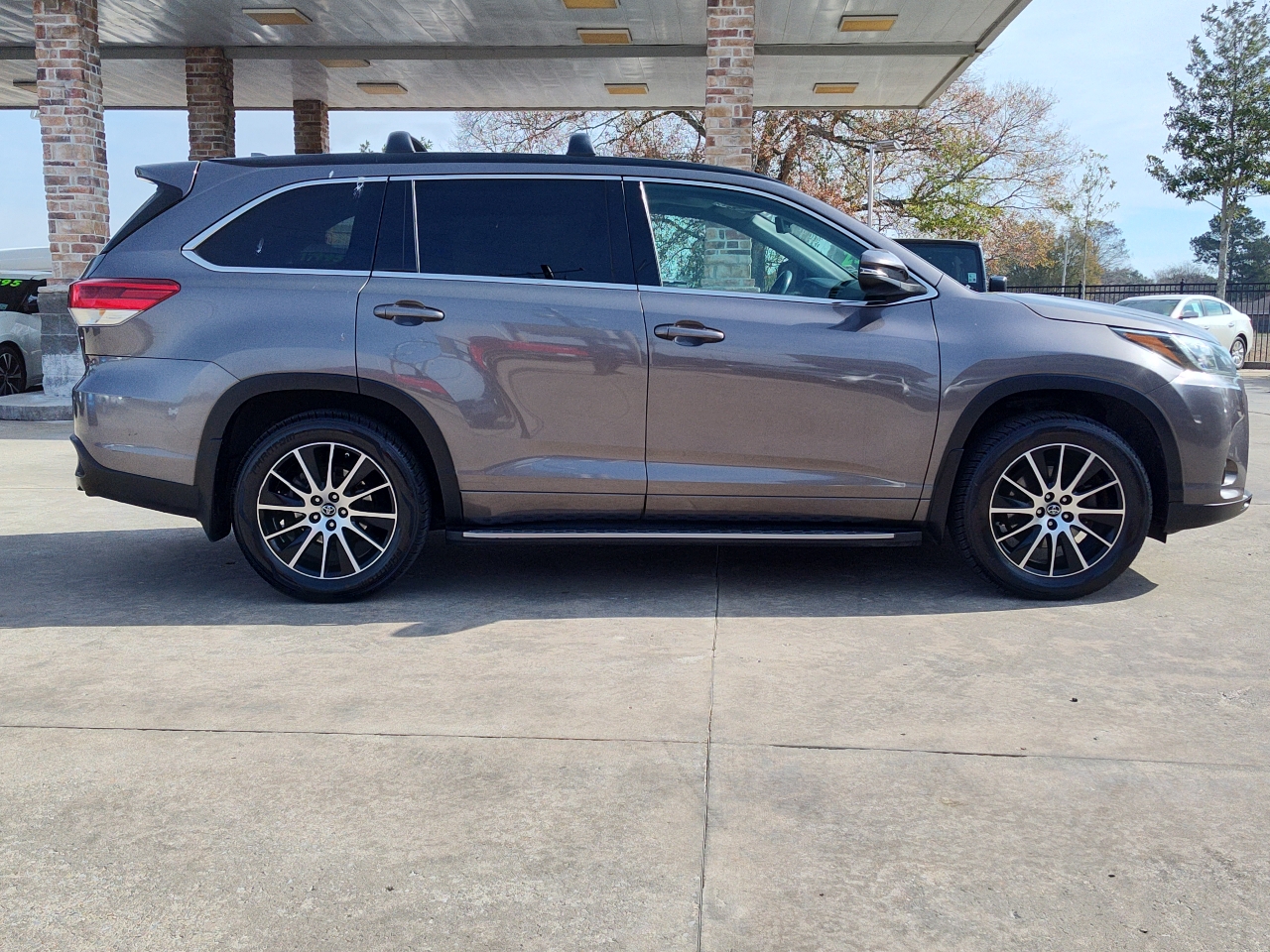 Toyota Highlander SE FWD V6 2017