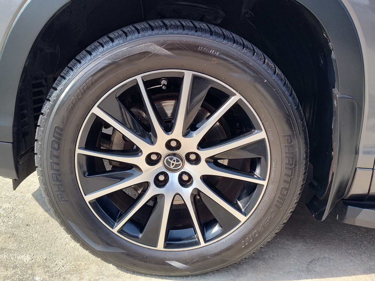 Toyota Highlander SE FWD V6 2017