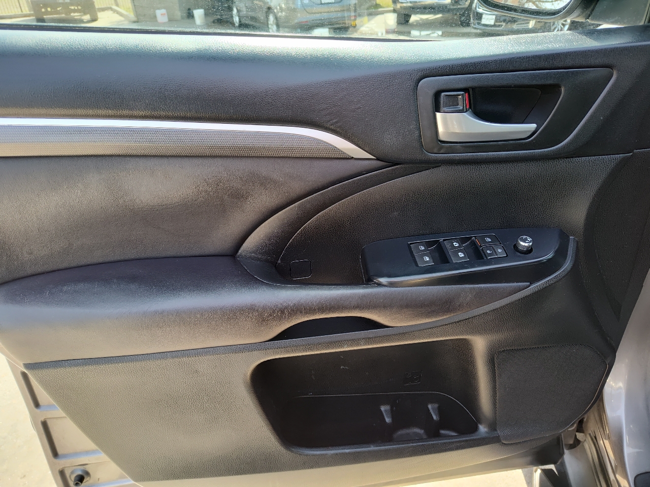 Toyota Highlander SE FWD V6 2017