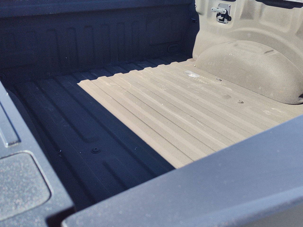 Ford F-150 Lariat SuperCrew Short Bed 4WD 2016