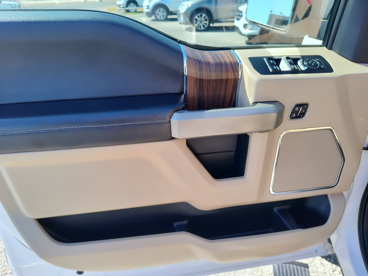 Ford F-150 Lariat SuperCrew Short Bed 4WD 2016