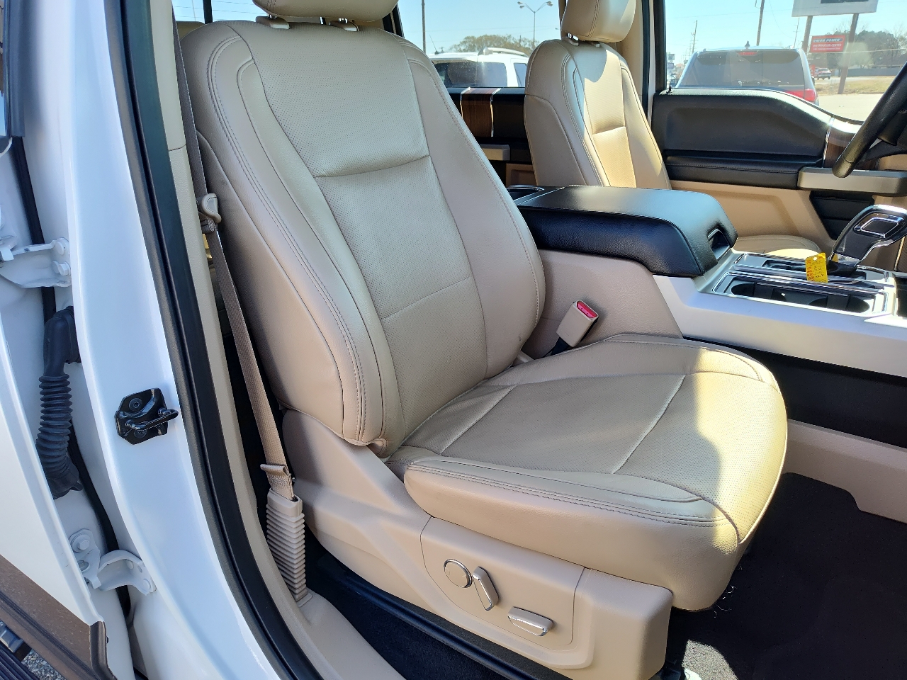 Ford F-150 Lariat SuperCrew Short Bed 4WD 2016