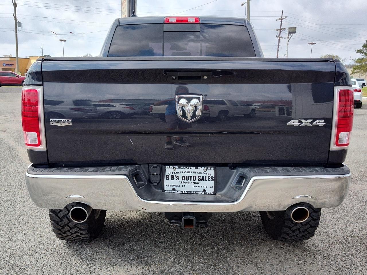 RAM 1500 4WD Crew Cab 140.5" Laramie 2015