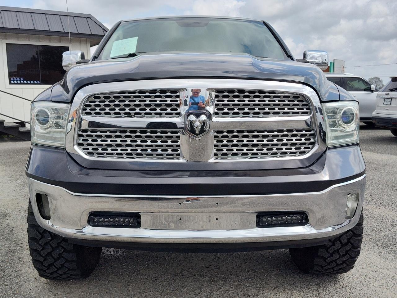 RAM 1500 4WD Crew Cab 140.5" Laramie 2015