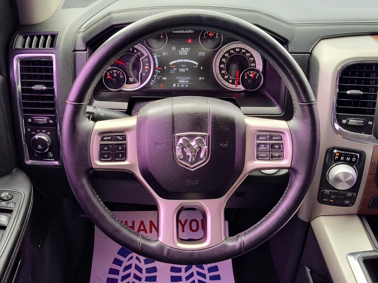 RAM 1500 4WD Crew Cab 140.5" Laramie 2015