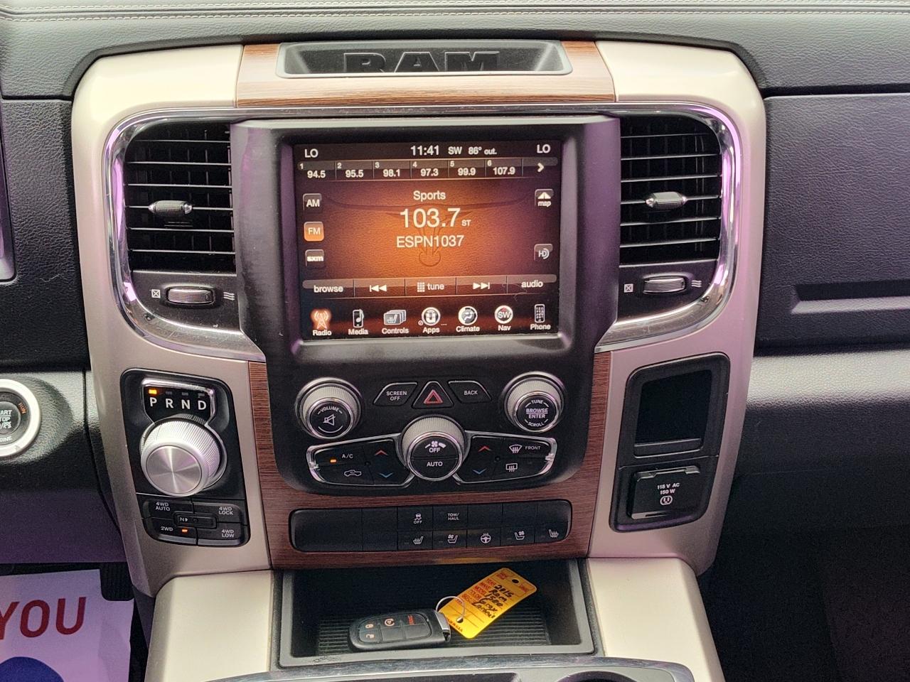 RAM 1500 4WD Crew Cab 140.5" Laramie 2015