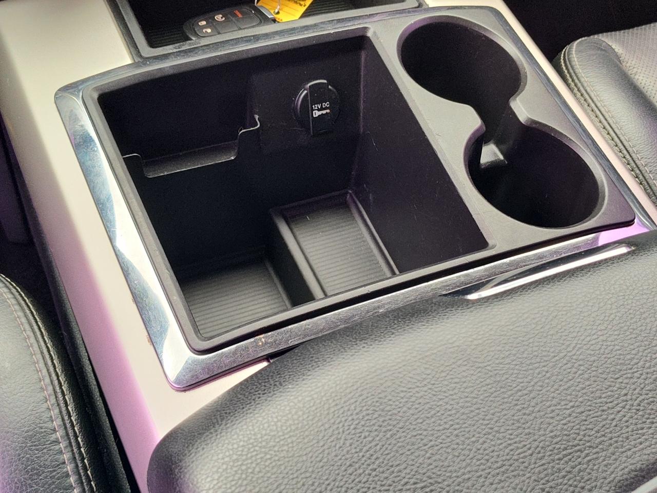 RAM 1500 4WD Crew Cab 140.5" Laramie 2015