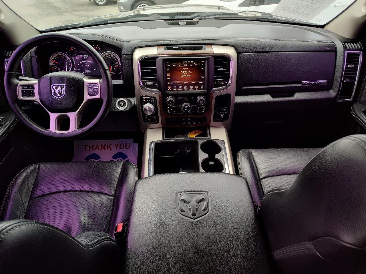 RAM 1500 4WD Crew Cab 140.5" Laramie 2015