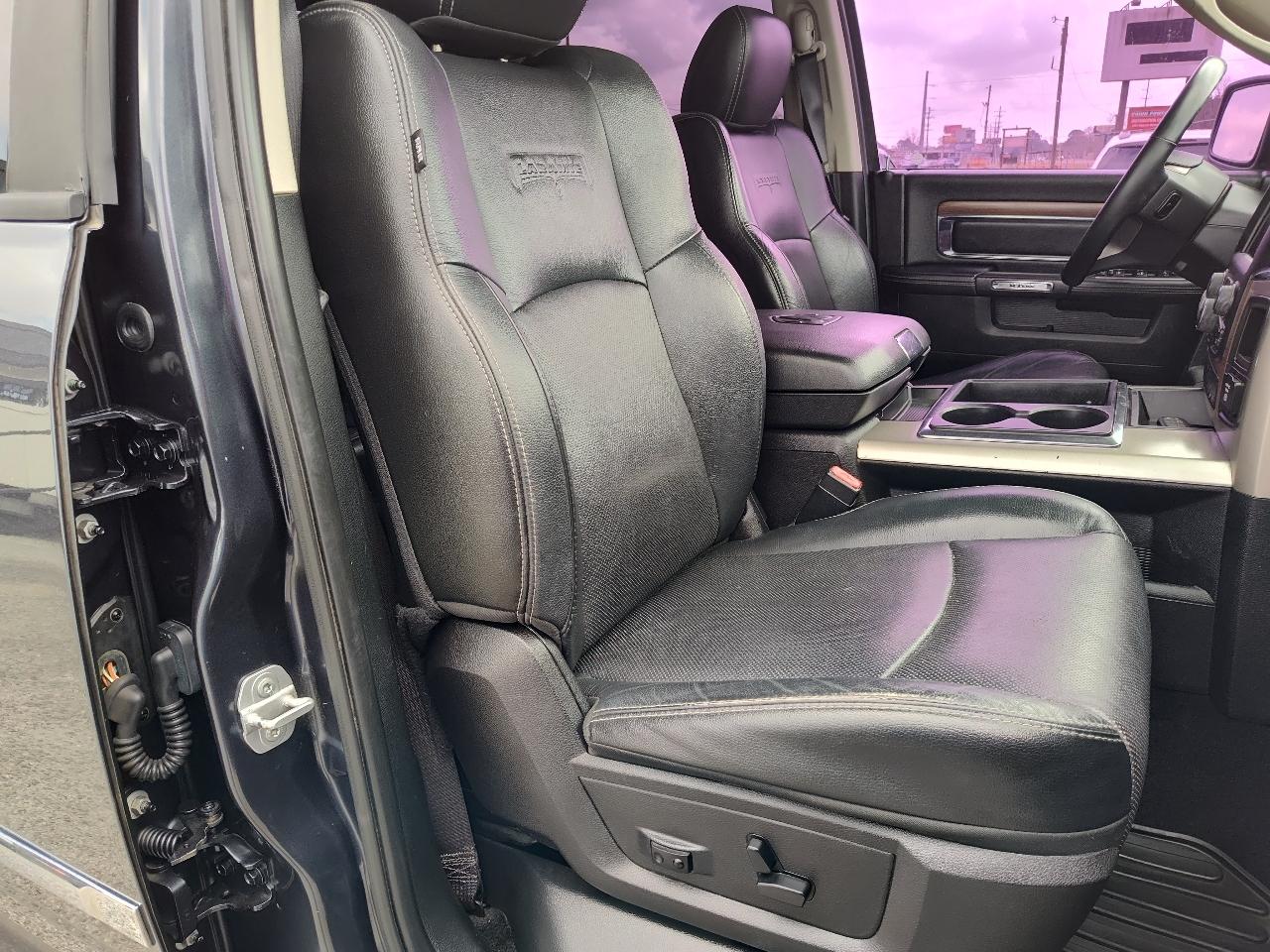 RAM 1500 4WD Crew Cab 140.5" Laramie 2015