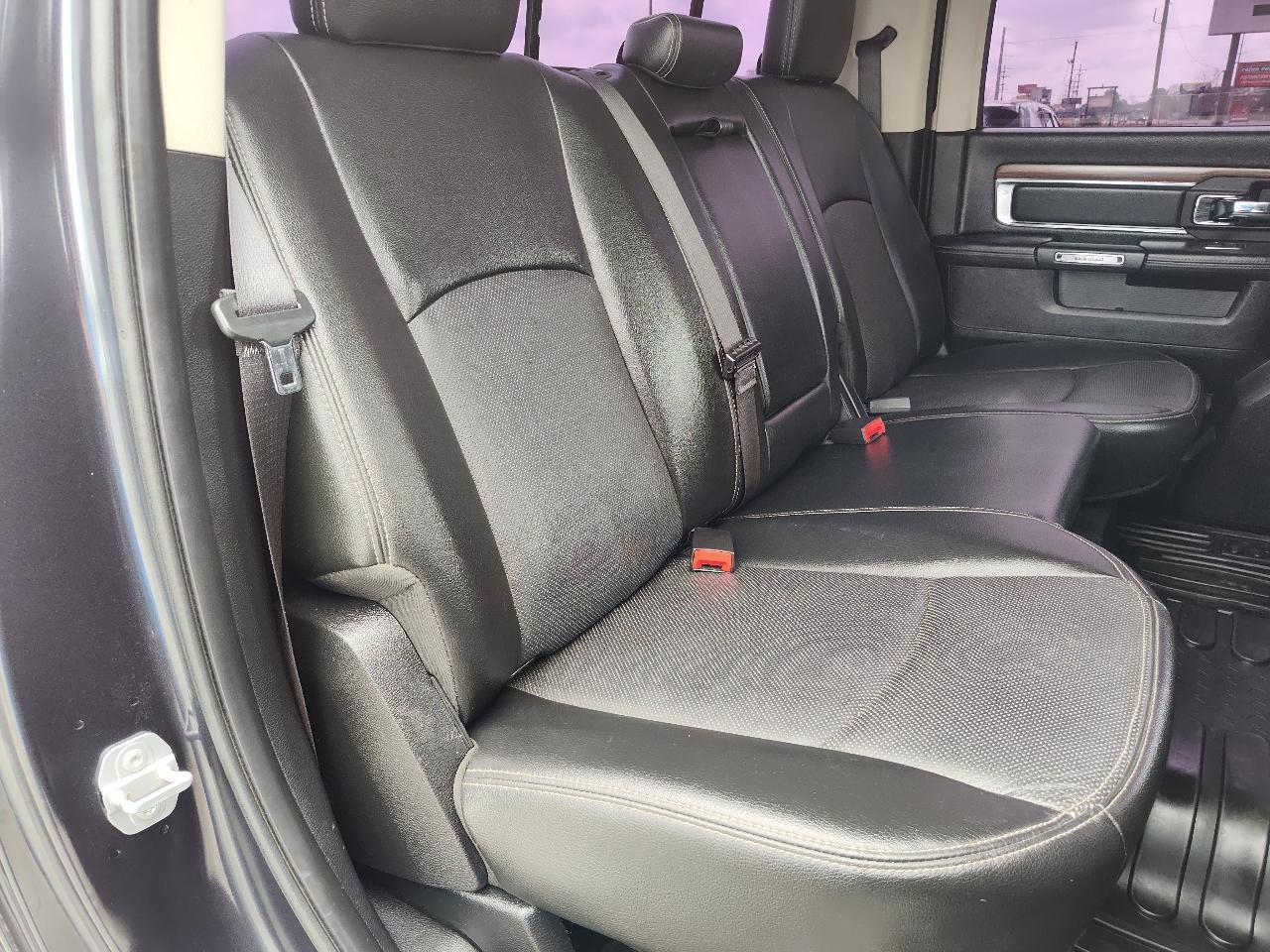 RAM 1500 4WD Crew Cab 140.5" Laramie 2015