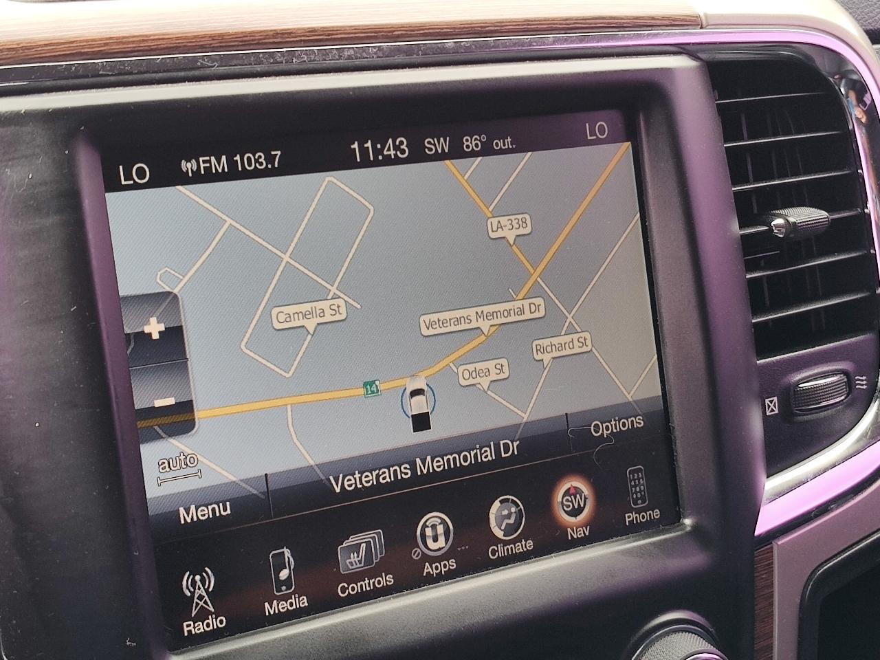 RAM 1500 4WD Crew Cab 140.5" Laramie 2015