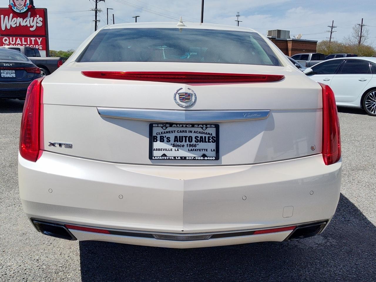 Cadillac XTS 4dr Sdn Luxury FWD 2013