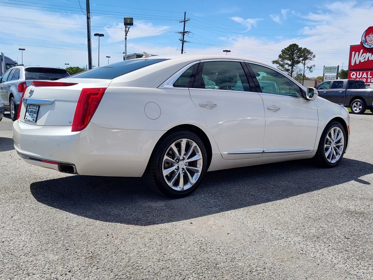Cadillac XTS 4dr Sdn Luxury FWD 2013