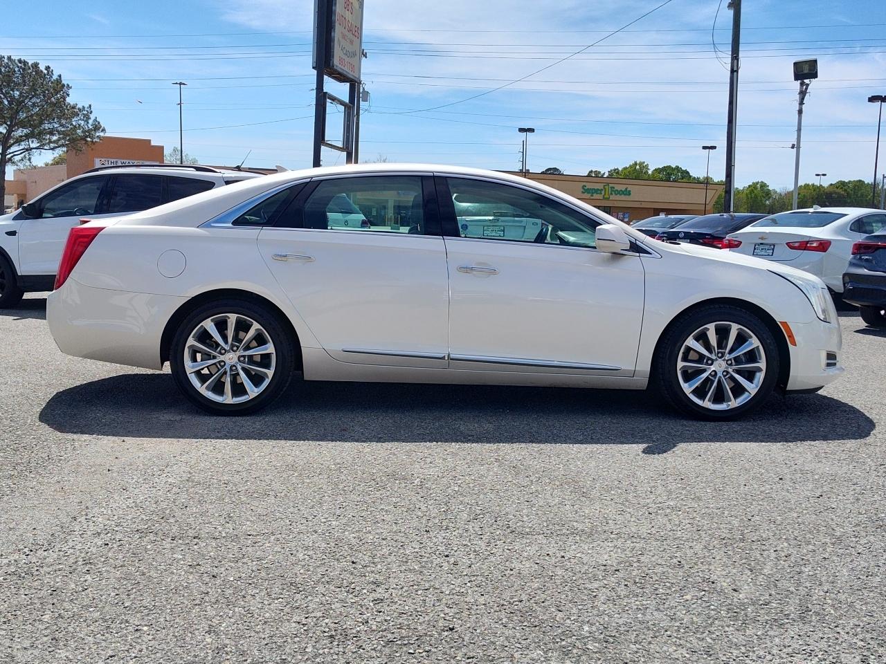 Cadillac XTS 4dr Sdn Luxury FWD 2013