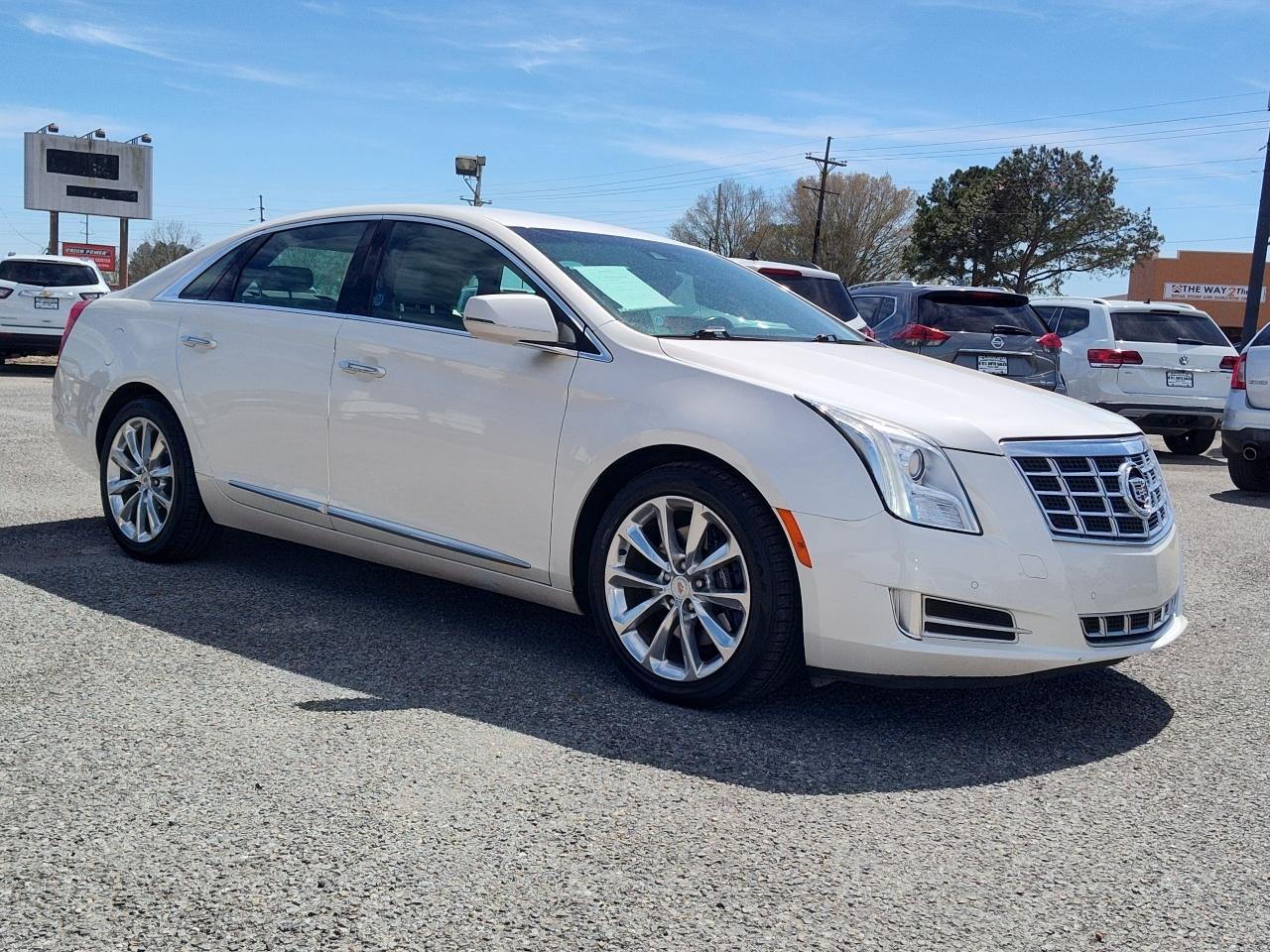 Cadillac XTS 4dr Sdn Luxury FWD 2013