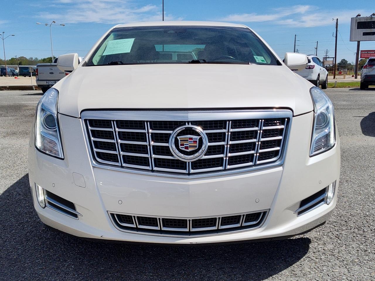 Cadillac XTS 4dr Sdn Luxury FWD 2013