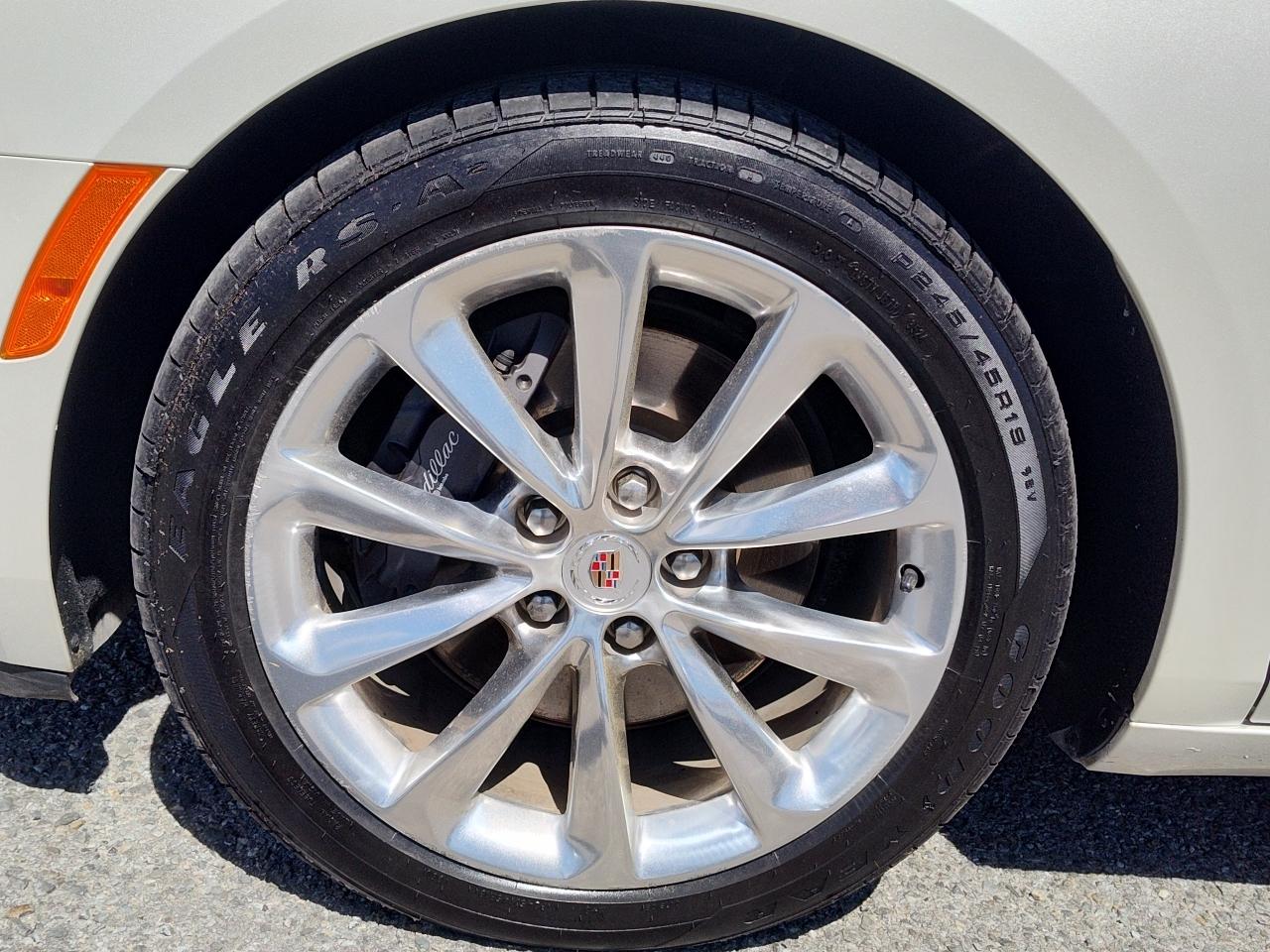 Cadillac XTS 4dr Sdn Luxury FWD 2013