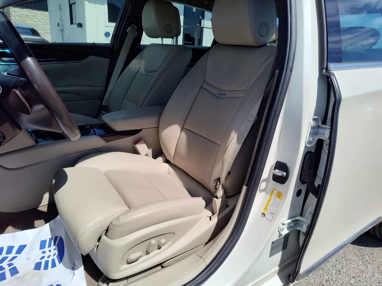 Cadillac XTS 4dr Sdn Luxury FWD 2013