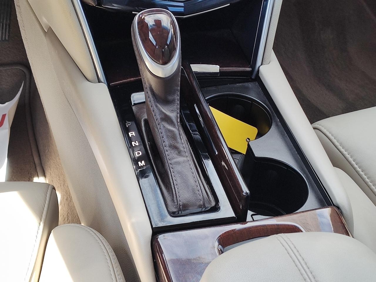 Cadillac XTS 4dr Sdn Luxury FWD 2013