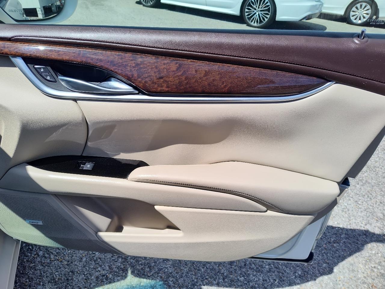 Cadillac XTS 4dr Sdn Luxury FWD 2013