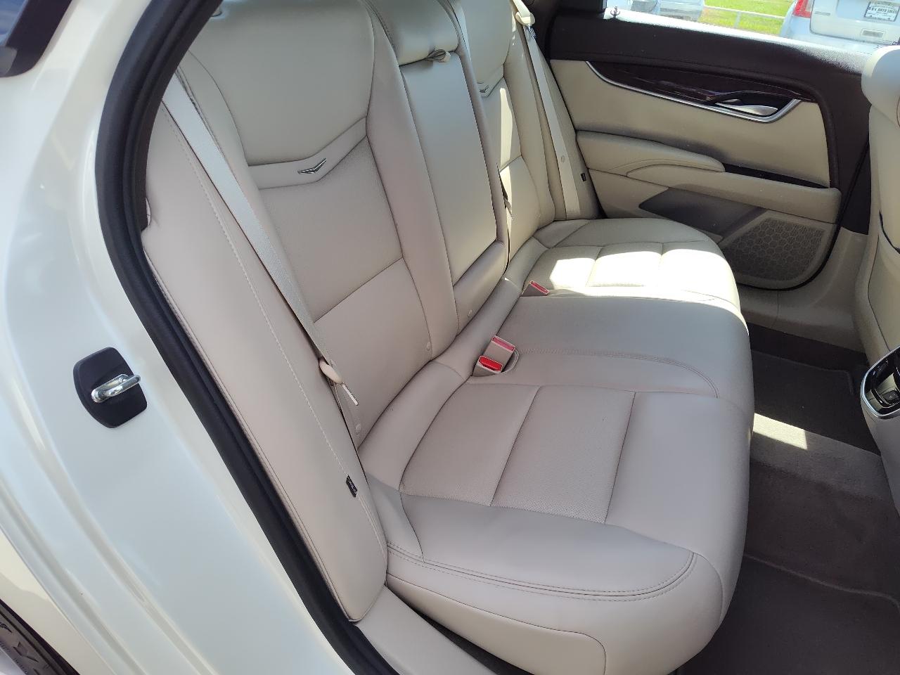 Cadillac XTS 4dr Sdn Luxury FWD 2013